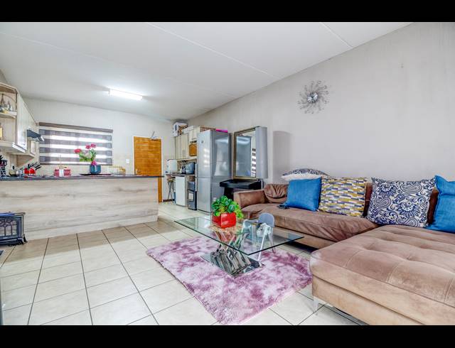 2 BEDROOM APARTMENT RENTED IN WILGEHEUWEL
